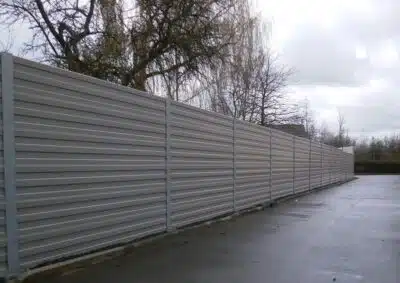 Construire un mur anti-bruit : matériaux et techniques